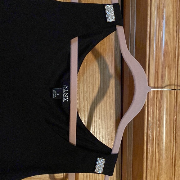 Fun, black sleeveless dress that twirls - Picture 5 of 6